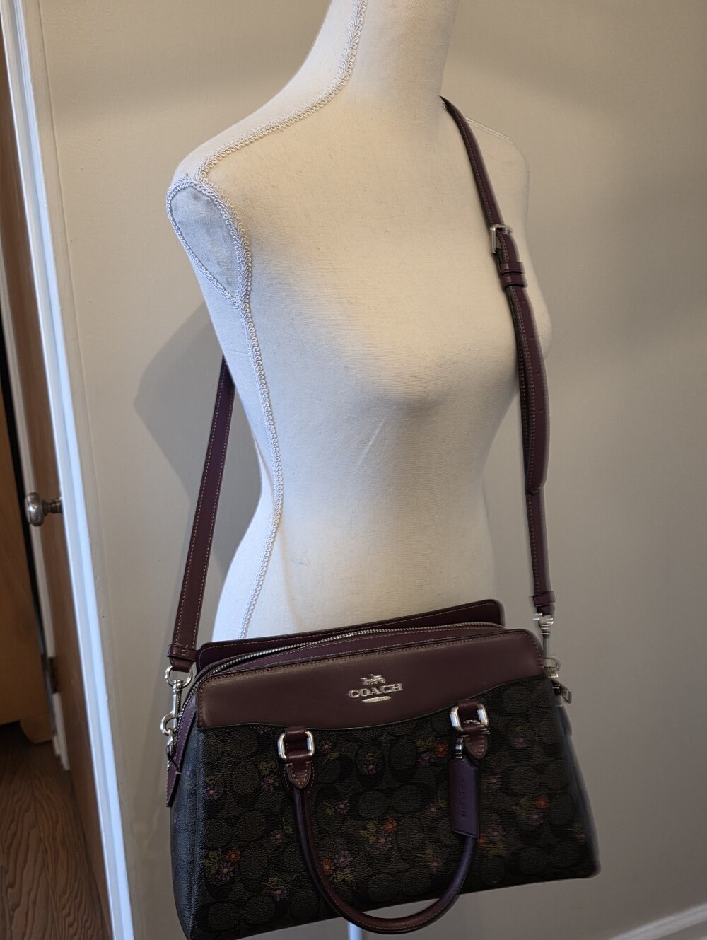 Coach Purse - Picture 2 of 9
